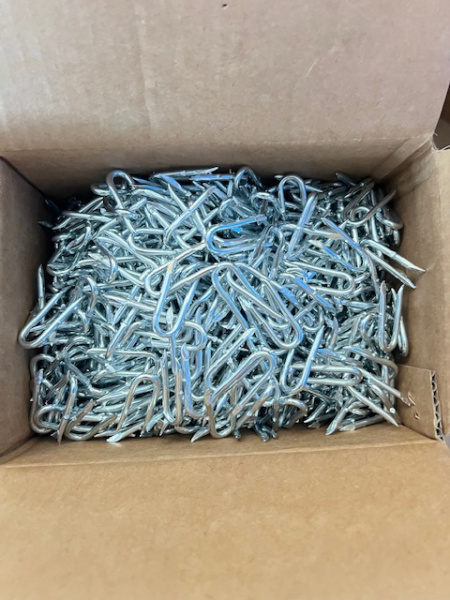 Скоба U-образная с зубцами 40х4 мм (в коробке по 5 кг)